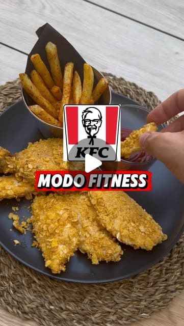 Tiras de pollo crujiente estilo KFC con patatas, receta fitness al horno